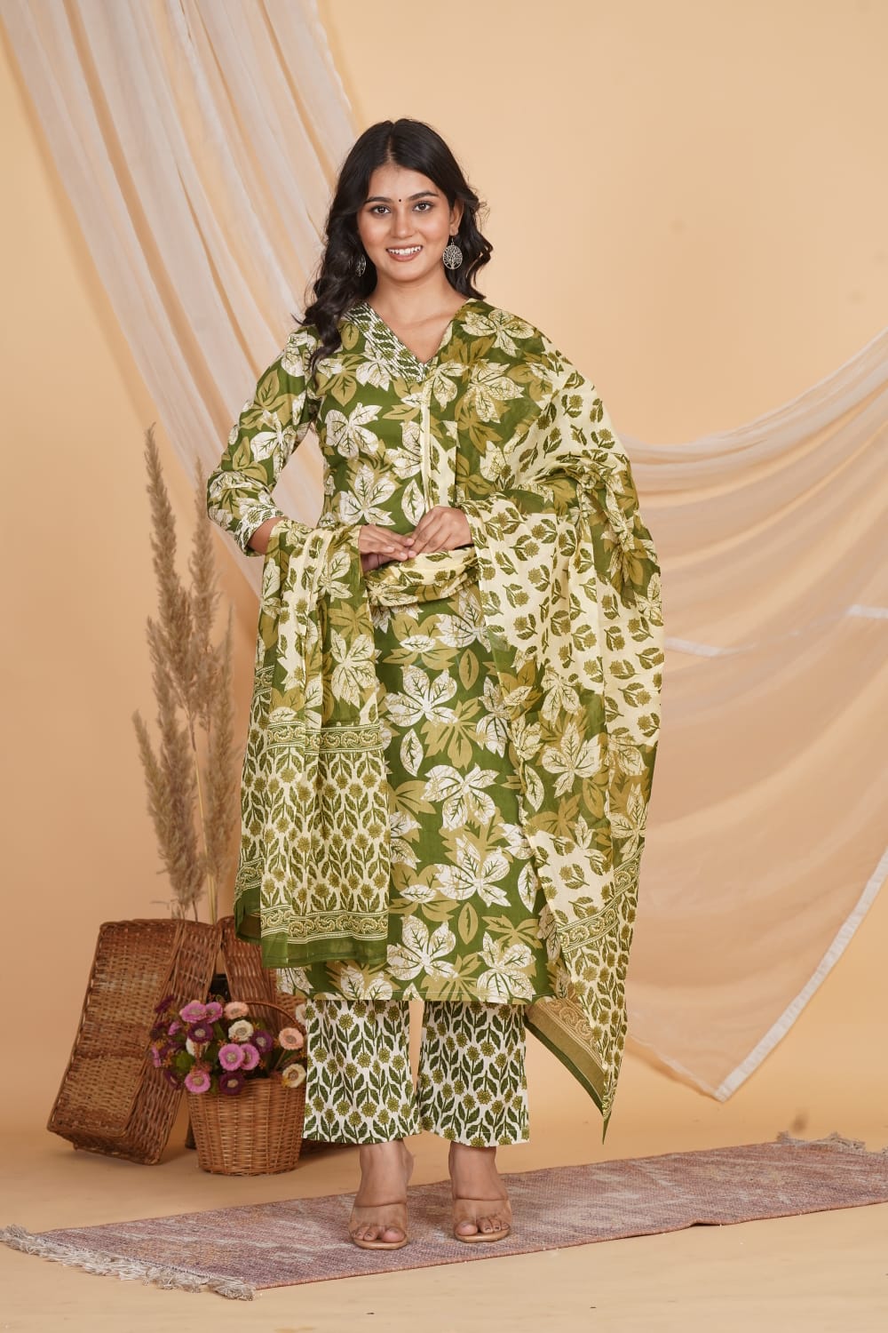 GREEN PRINTED EMBROIDERED NECK 3 PC