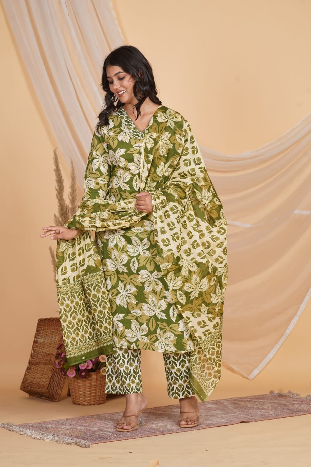 GREEN PRINTED EMBROIDERED NECK 3 PC