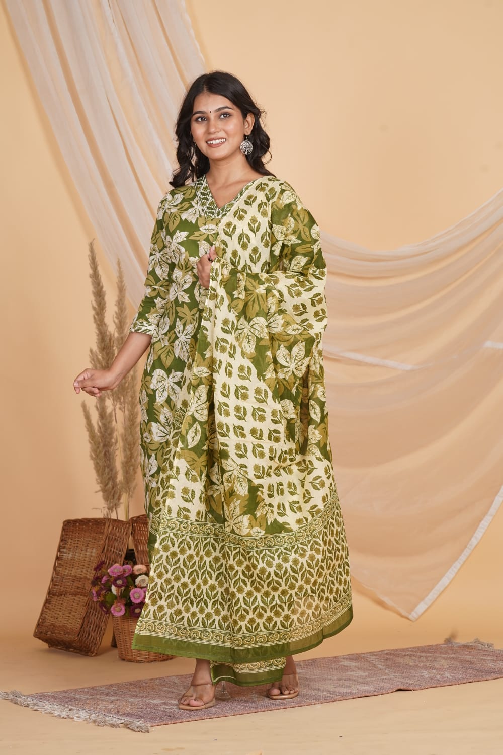 GREEN PRINTED EMBROIDERED NECK 3 PC