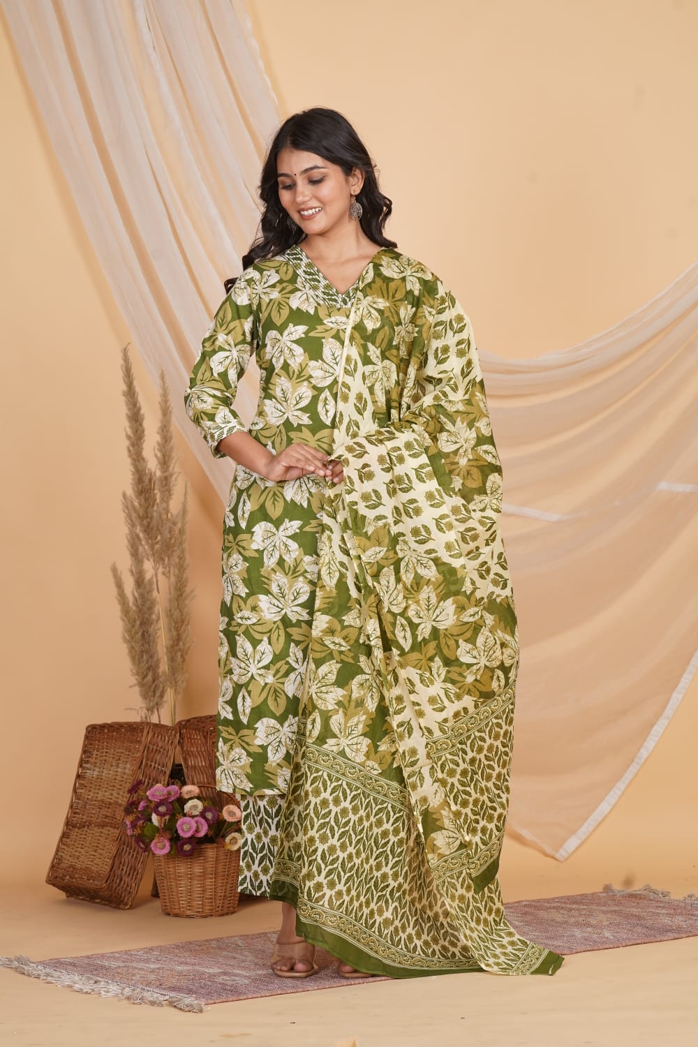 GREEN PRINTED EMBROIDERED NECK 3 PC