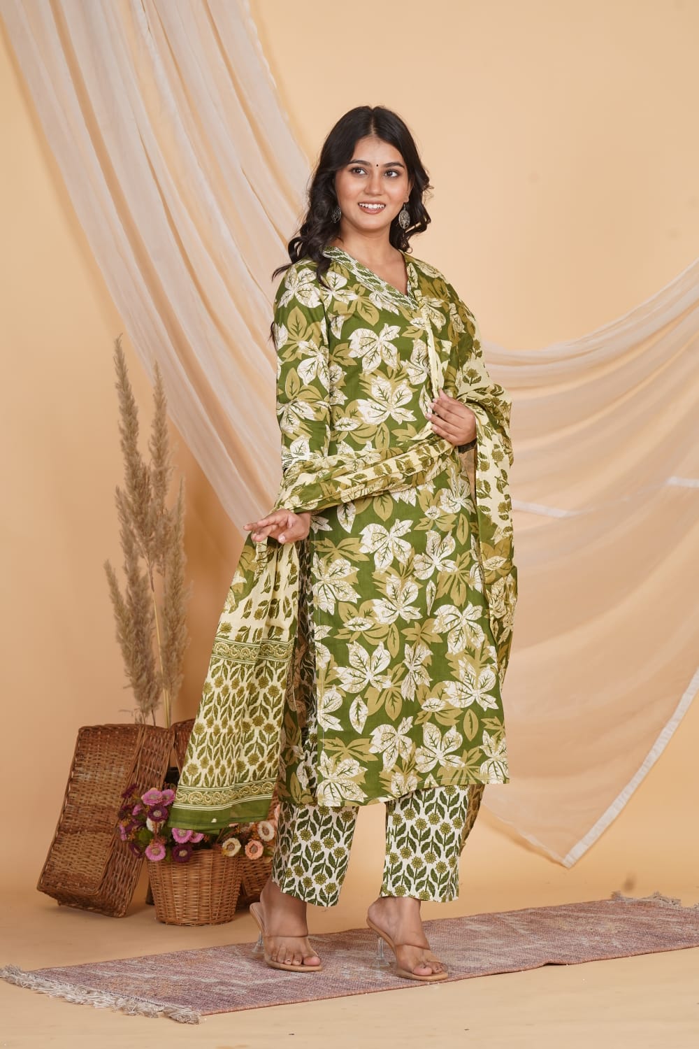 GREEN PRINTED EMBROIDERED NECK 3 PC