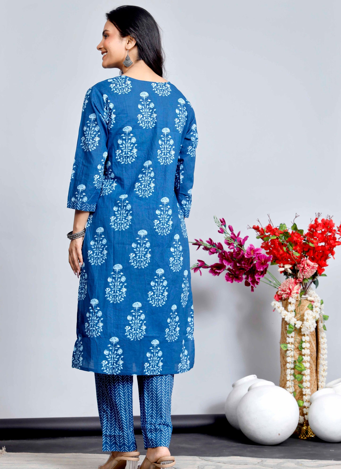 Classic Indigo Blue Floral Printed Cotton Kurta Set with Straight Pants – Elegant Everyday Ethnic Wear