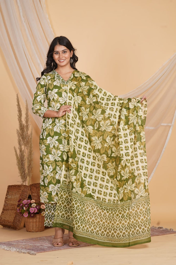 GREEN PRINTED EMBROIDERED NECK 3 PC